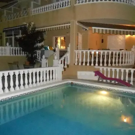 Chalet Piscina Privada * Torrevieja